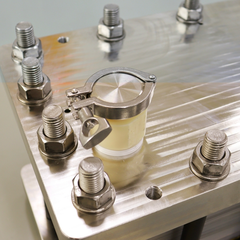 PEM 水电解槽（20–250 Nm³/h）制氢